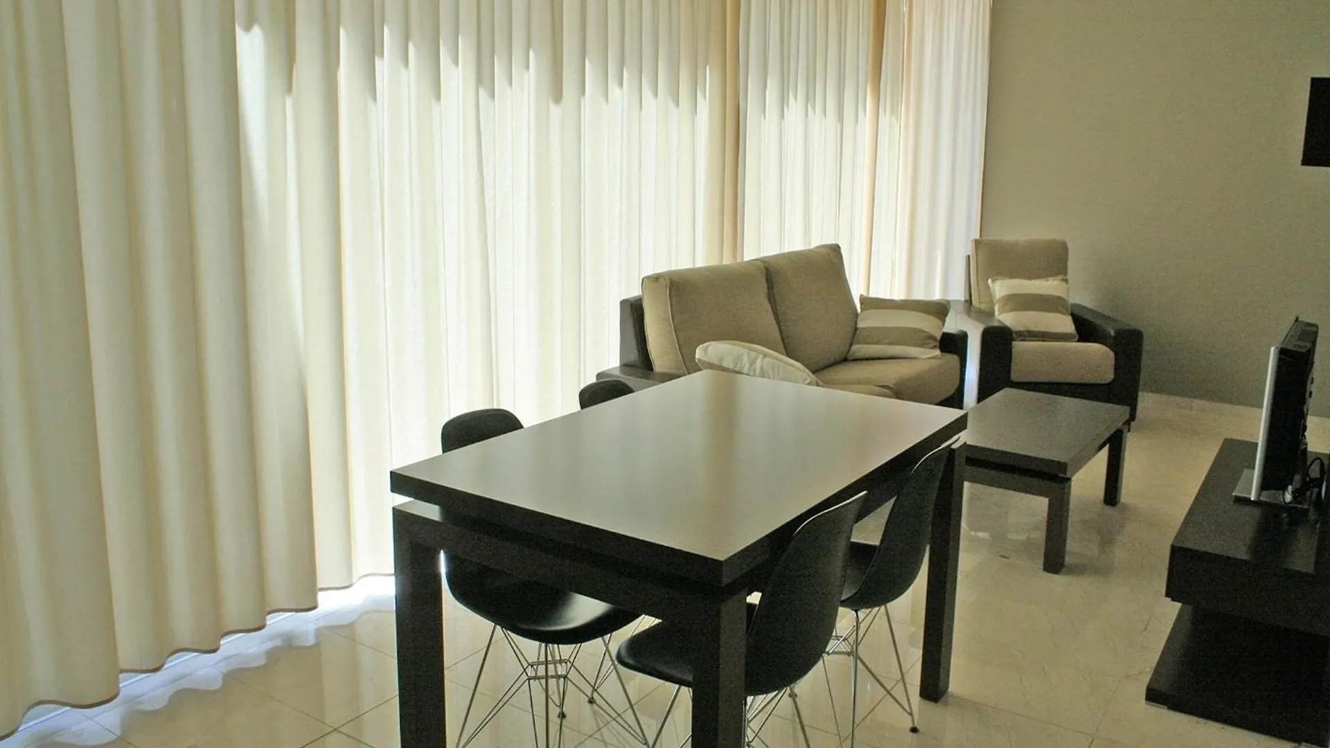 Apartment Facing The Pool L' Escala